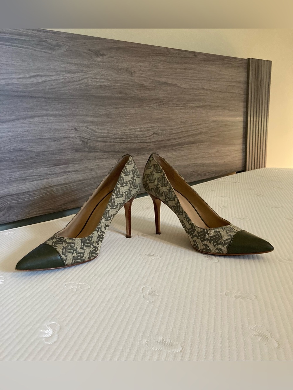 Lauren Ralph Lauren Pointed Toe High Heels Pumps – Size 7B - green & tan